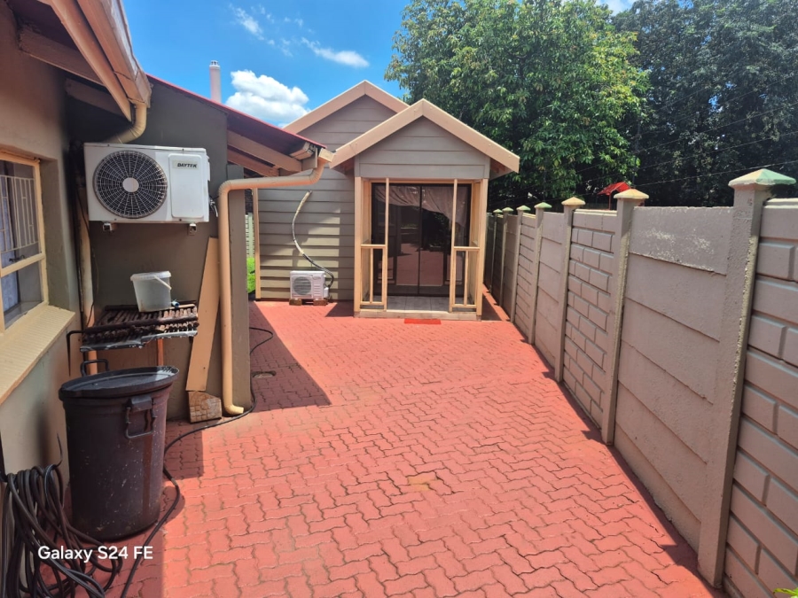 3 Bedroom Property for Sale in Geelhoutpark North West